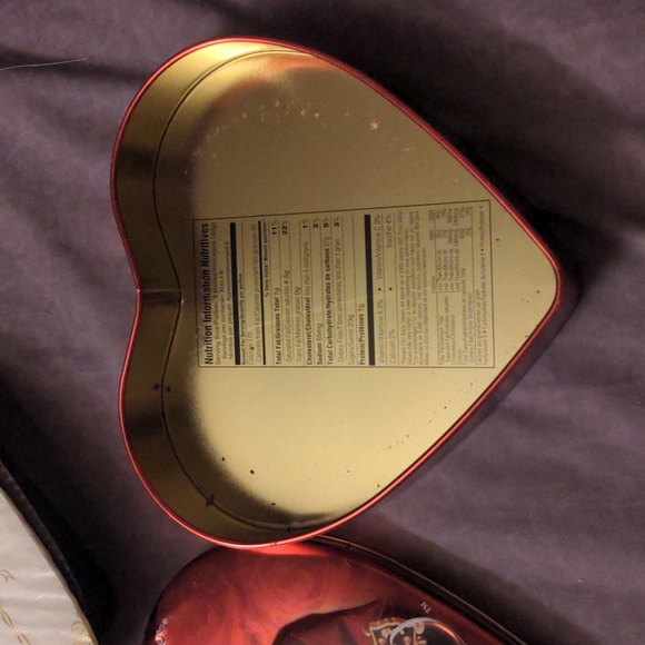 Elvis Presley Heart Shaped Tin Container - Picture 3 of 6